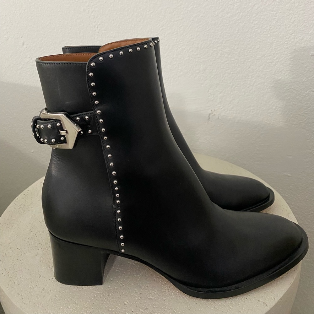 GIVENCHY STUDDED ANKLE BLACK BOOTS 39